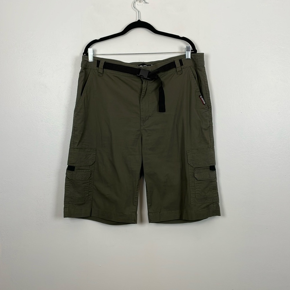 Akademiks Mens XL Cargo Shorts 8 Pockets Attached Front Belt Cotton Green Shorts